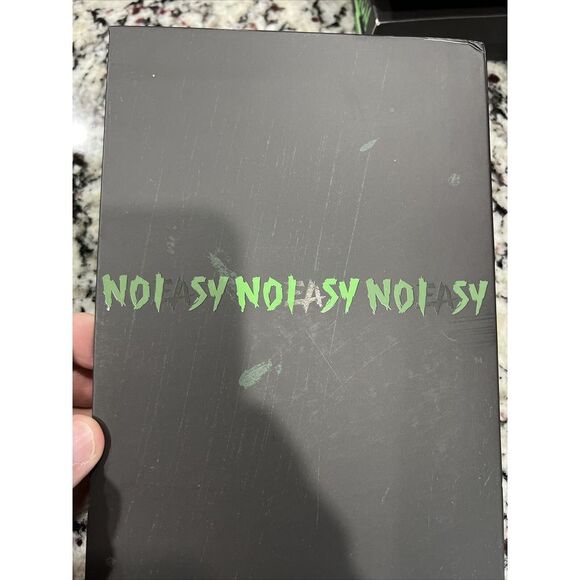 Other - Noeasy (Standard Edition)‎ (Random Cover) (incl. 84pg Photobook, 16pg Lyr…